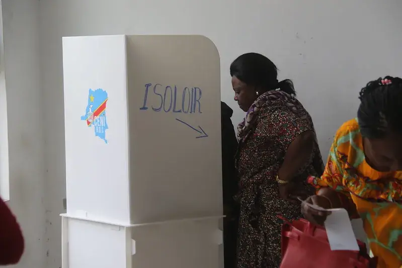 Voters participating in DR Congo presidential elections