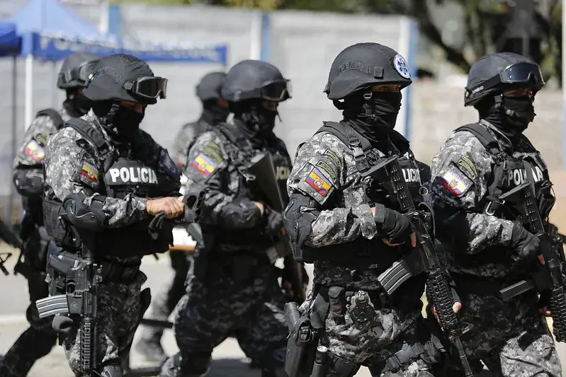 Ecuatorian police. All hostages were released.