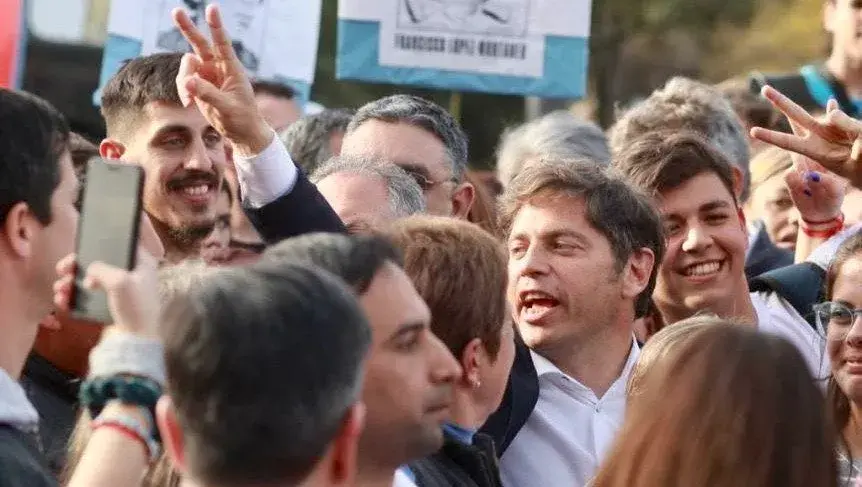 Axel Kicillof, governor of Buenos Aires and one of the main figures of the opposition Peronist Party, was present in the mobilization.