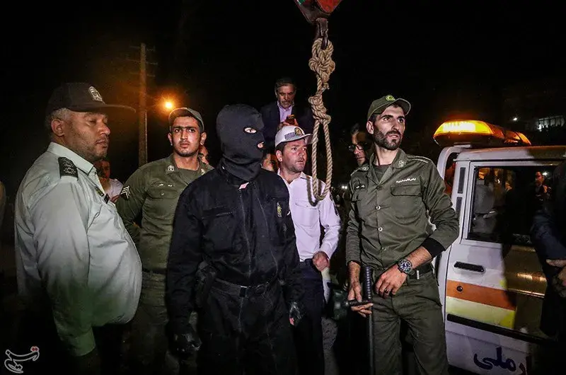 Photo of another execution in Iran, using the method of hanging applied to Ghobadlou.