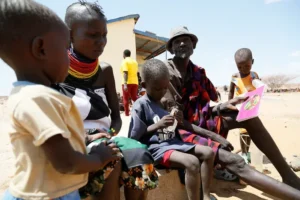 Sudan's childs receiving food aid