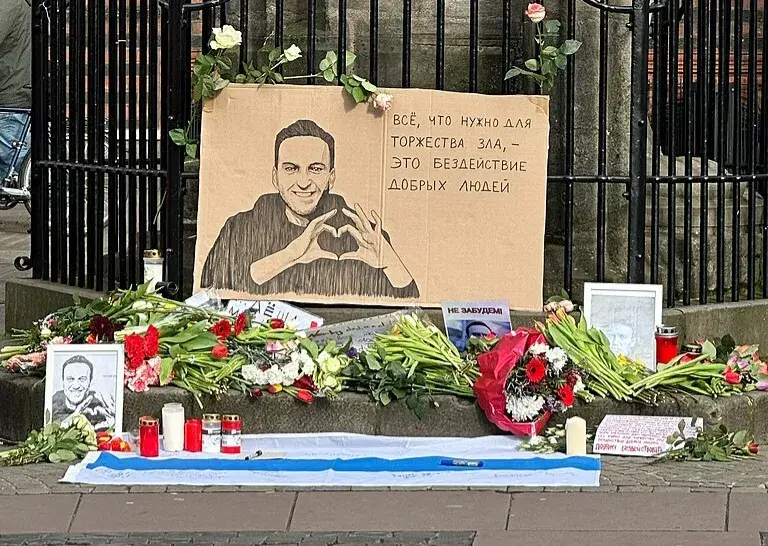 Memorial of Navalny with flowers.