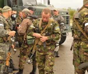 Ukrainian soldiers preparing their equipment.