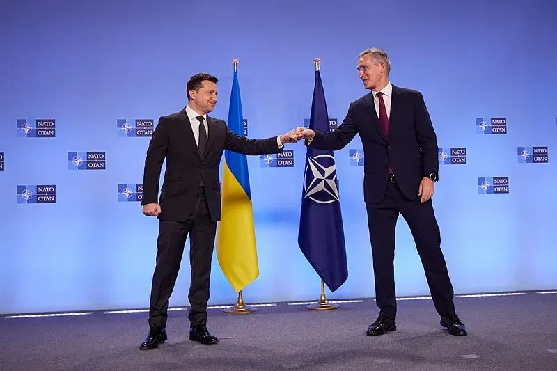 President of Ukraine Volodymyr Zelenskyi (left) and NATO Secretary General Jens Stoltenberg.