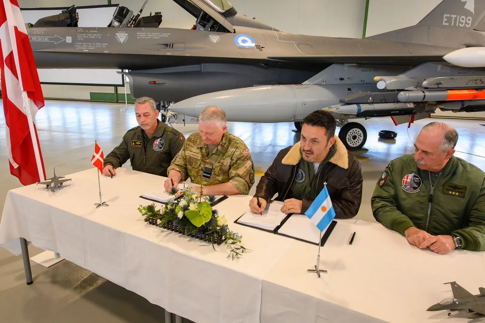 Argentine Defense Minister, Luist Petri, signing the purcharse.